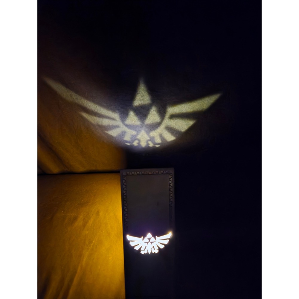 The Legend of Zelda Triforce Projection Light Nintendo Hyrule Crest Lamp‎